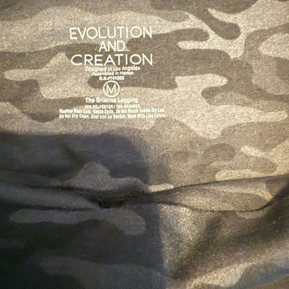 Evolution and Creation “The Brianna Legging” — Camo Ombre Print (Size M) - Picture 3 of 4